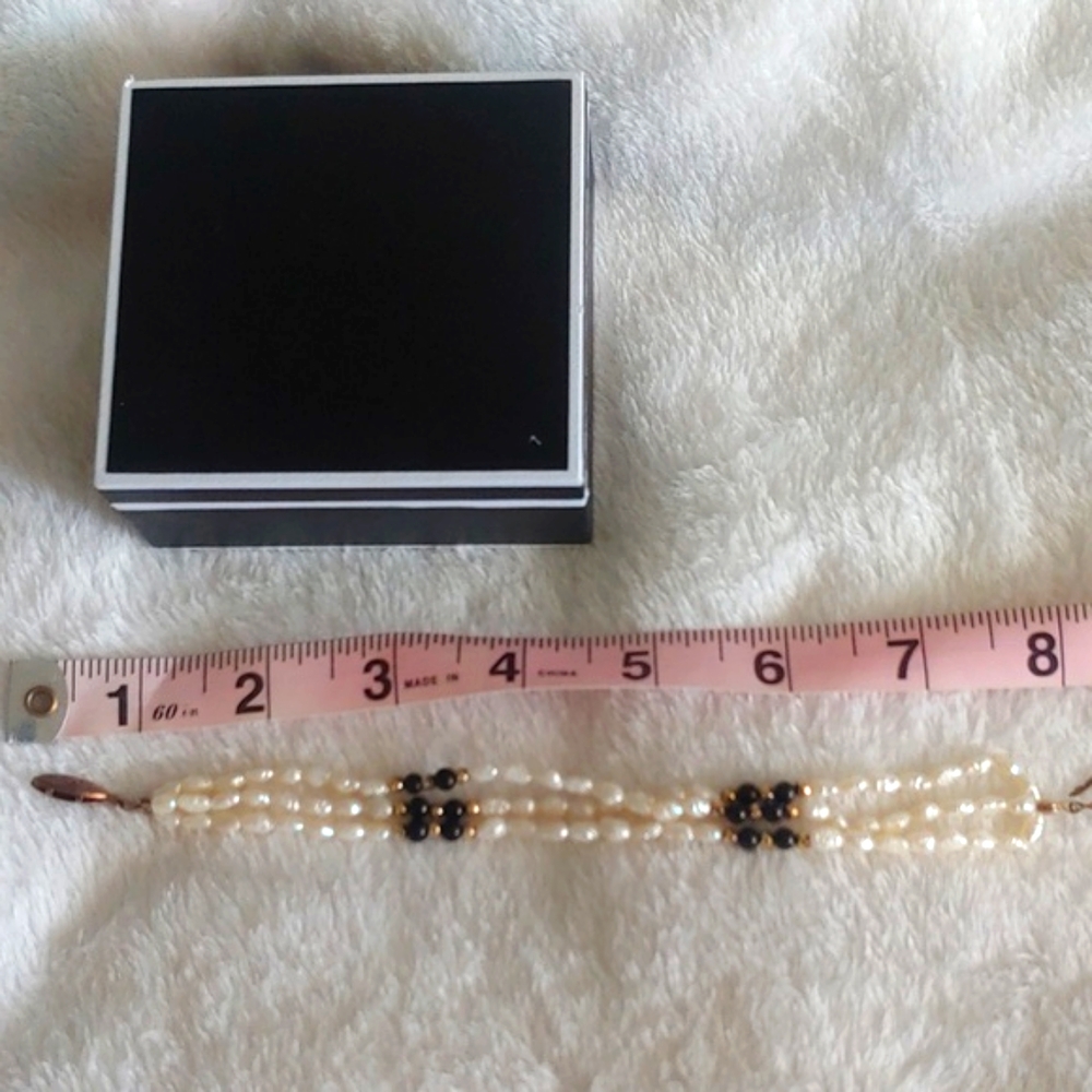 Vintage beauty faux pearl black & white women's bracelet-8 inches - Picture 5 of 12